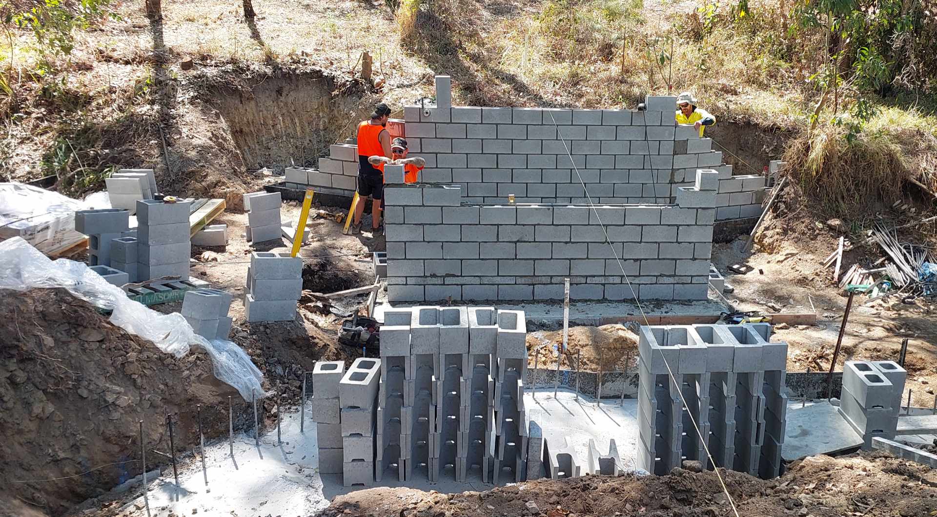 Men building besser block wall on Barrenjoey Project
